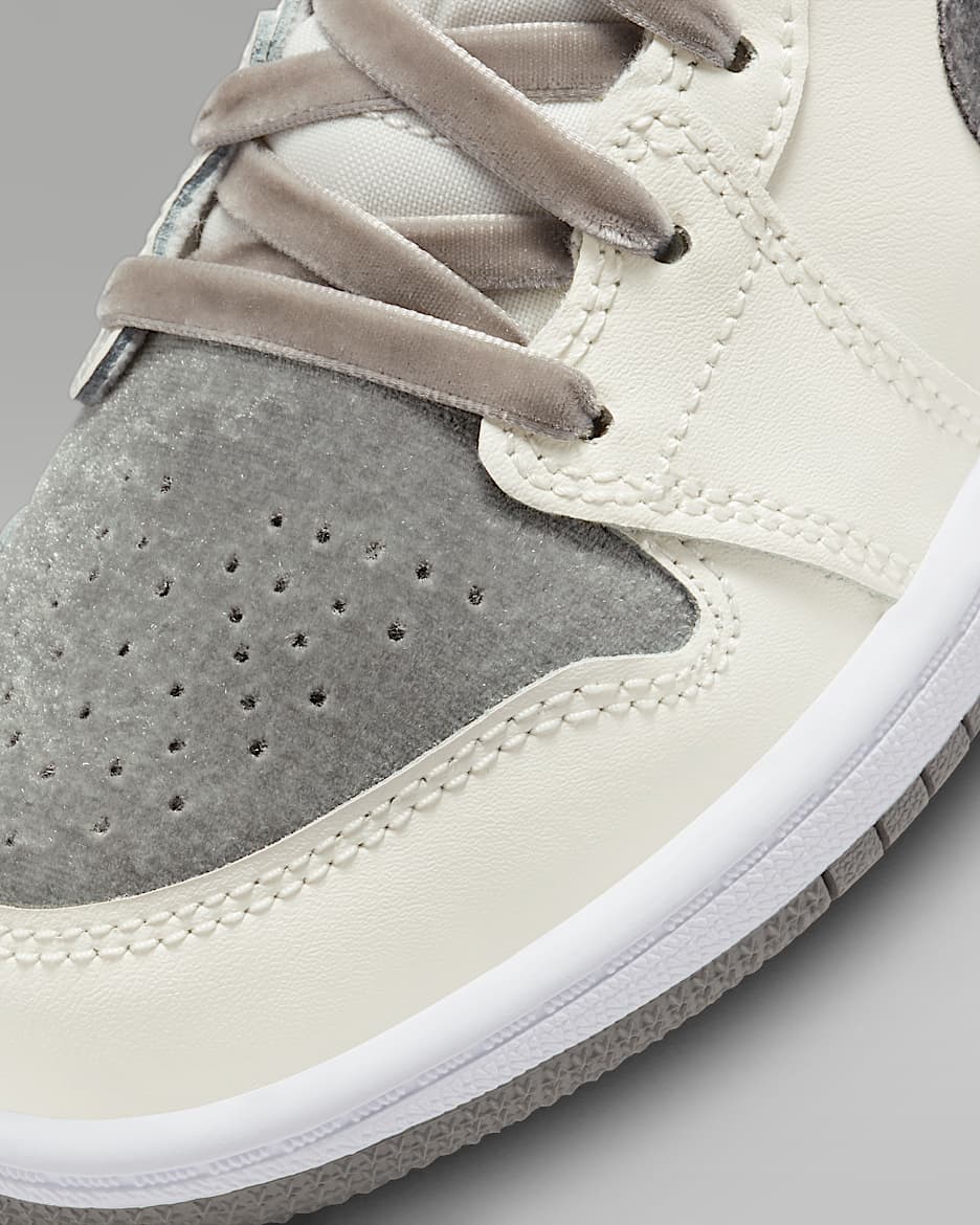 Jordan 1 Mid SE Younger Kids Shoes